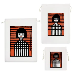 کیسه نظم دهنده دختر پشت پنجره